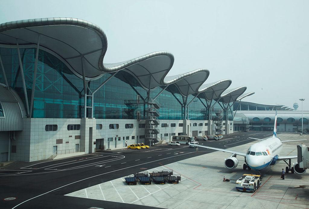 暑运第一天 重庆机场迎送旅客超10万