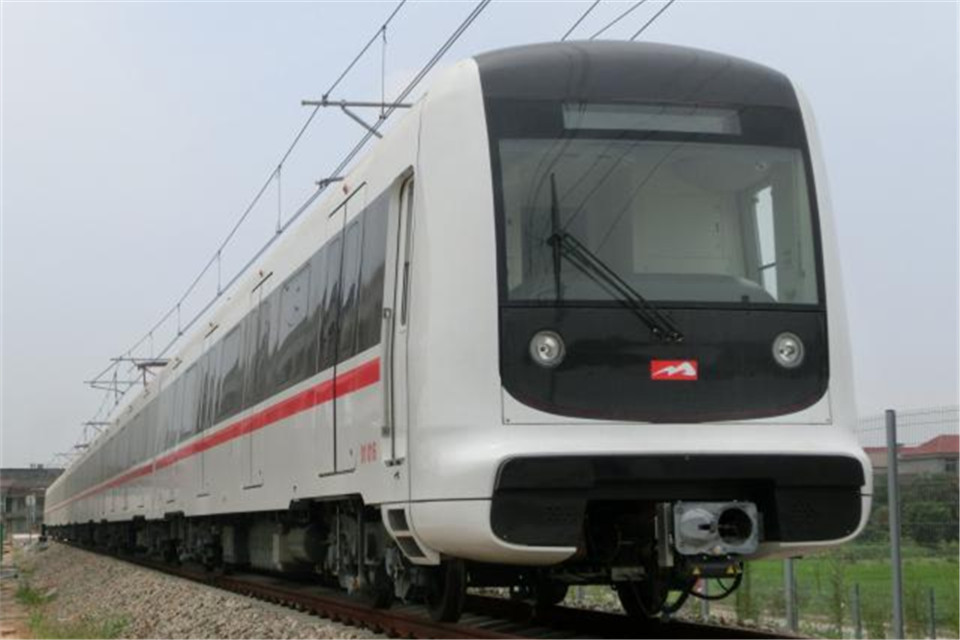 南昌地铁2号线21列车到"家"了 已完成20列车辆调试